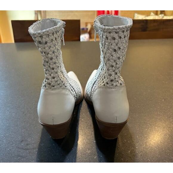 COCONUTS By MATISSE Golden Hour White Pointed Toe Heeled Bootie Size 9.5 Cowboy - Picture 12 of 12
